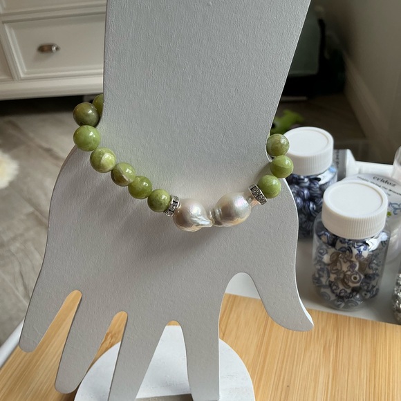 Peridot and Pearl Bracelet - Picture 4 of 4